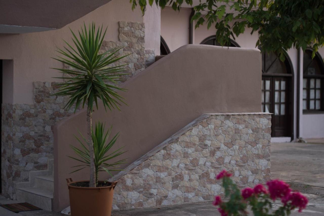 Palm Tree Apartments Псакудия Экстерьер фото